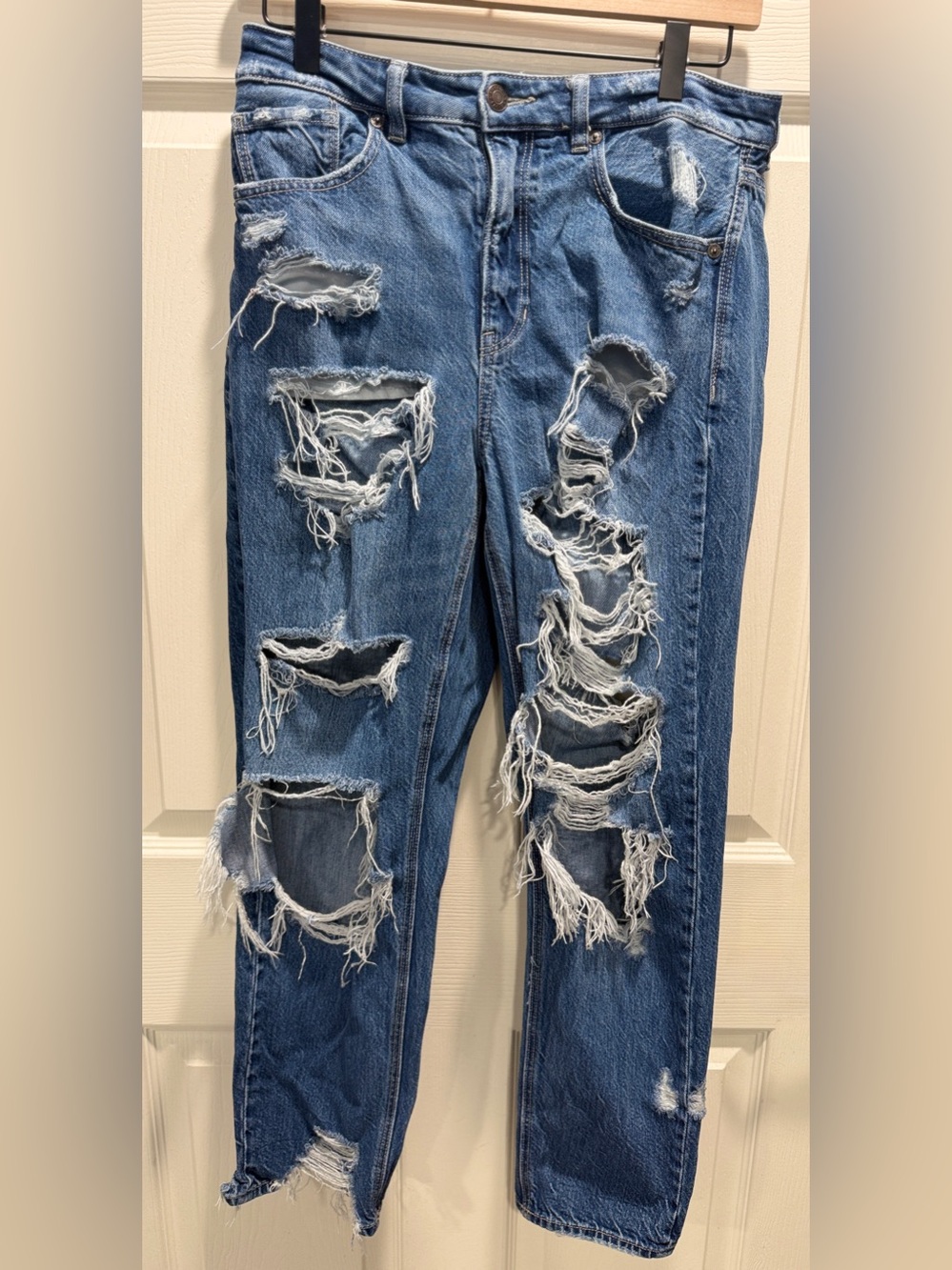 American Eagle Mom Jeans Size 6 Regular | Distressed Ripped Light Wash Denim | - Picture 2 of 13